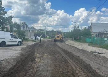 На вул. Павла Загребельного у Романівці розпочали ремонтувати дорогу