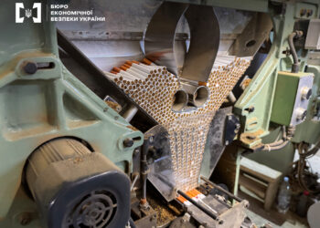 Під Києвом викрили тютюновий цех родичів нардепа Мамояна (ВІДЕО)