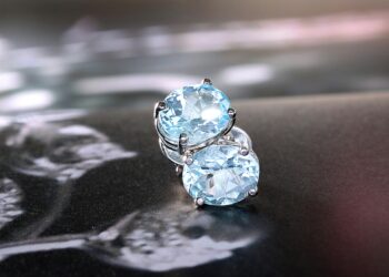 Рідкісний блакитний діамант продали на аукціоні за $21,5 мільйона |