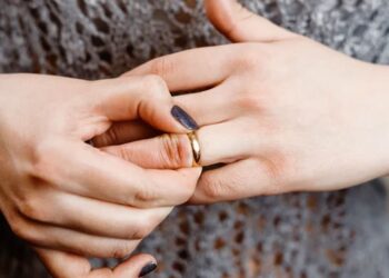 Рятувальники Вишгорода та волонтери Червоного Хреста надали допомогу вагітній жінці (ВІДЕО)