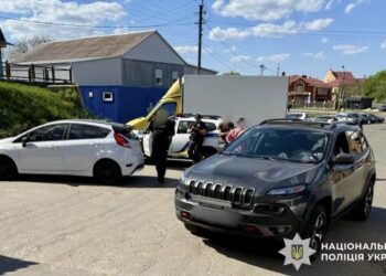 Рухався “задом” і наїхав на людину. Поліція розслідує ДТП у Тетієві