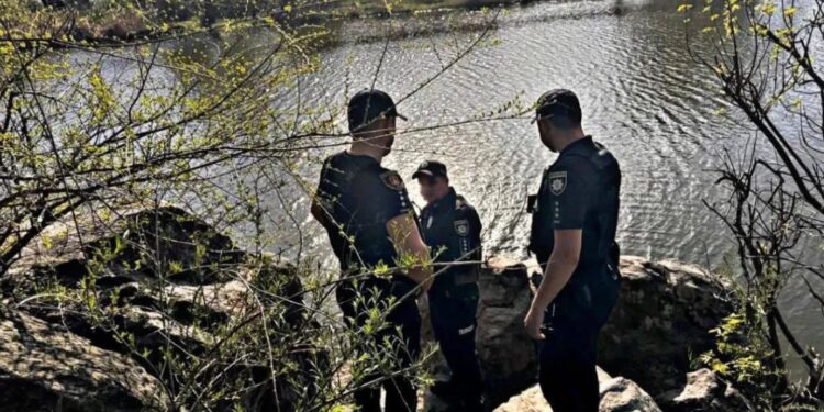Стрибала в річку у забороненому місці: на Київщині знайшли тіло неповнолітньої