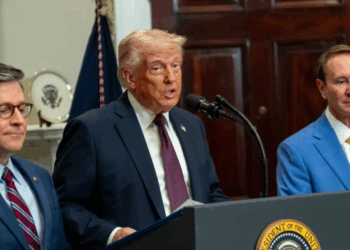 Трамп відкладає введення мит на товари з ЄС до 9 липня |