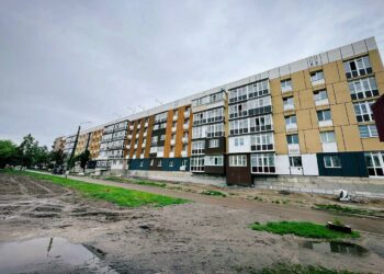 У Бородянці триває відновлення п’ятиповерхівки на вулиці Паркова