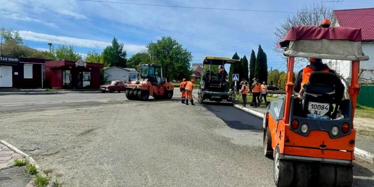 У Бучанській громаді розпочали роботи з ямкового ремонту доріг