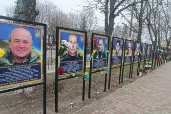 У Димері на Алеї Слави відкрили сім банерів на честь загиблих Героїв