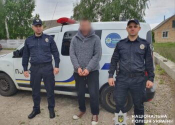 У Глевасі молодик вкрав сумку у жінки