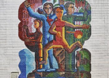 У Києві планують демонтувати мозаїку Воробйова на фасаді школи  | ПРО ГОЛОВНЕ