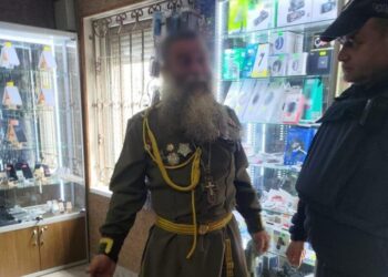 У Закарпатській області священник гуляв селом у військовій формі СРСР. Його затримали