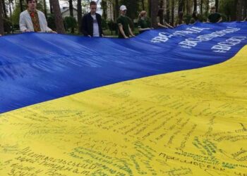В Ірпені розгорнули гігантський прапор миру (ФОТО)