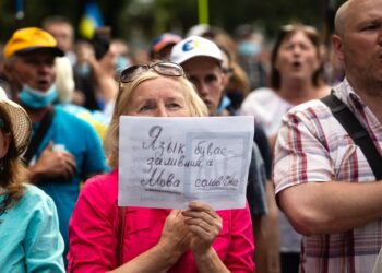 В Україні сповільнився процес українізації, російська знову стає мовою спілкування – омбудсмен