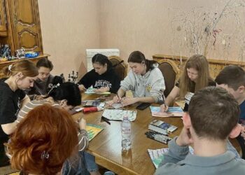 Відпочинок і відновлення: сім’ї загиблих бійців реабілітують у таборі від “Інтерпайпу” Пінчука