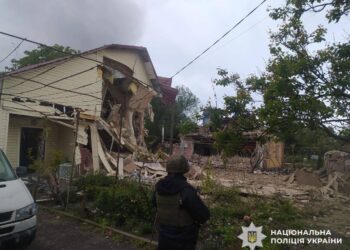 Внаслідок ворожої атаки на Київщині загинула жінка, серед поранених — дитина