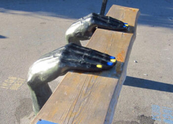 Через селфі: в італійському музеї розбили “безцінний” кришталевий стілець | ПРО ГОЛОВНЕ