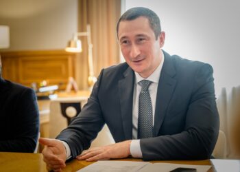 Чернишов не з’явився на власний форум у Києві — включився онлайн з-за кордону, звідки не повертався