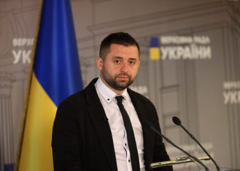 Чоловіків без військового обліку чи в розшуку дозволять тимчасово бронювати на важливих підприємствах