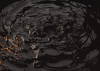 Доходи Росії від нафти впали до найнижчого рівня за два роки — Bloomberg |