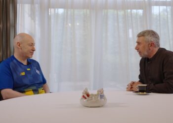 Еміграція до Іспанії, агресивне бидло при владі, діагнози Трампа. Інтерв’ю Гордона з Комаровським. Відео