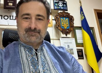 Голова “Укрпошти”, який отримує 577 тис. грн, похвалився своєю вечерею. Його звинуватили у знущаннях