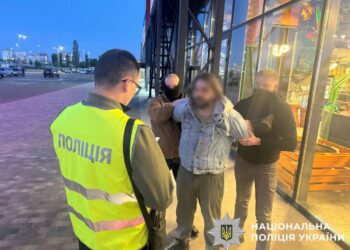 На Київщині викрили групу торговців зброєю: вилучено арсенал на десятки тисяч доларів