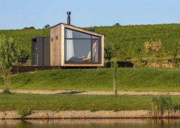 На Київщині зупинили спробу незаконного встановлення мобільних будиночків у водоохоронній зоні Дніпра