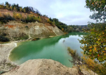Озеро Фейхоа на Київщині: де ховається містичний оазис із смарагдовою водою