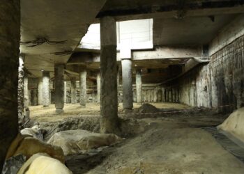 Петиція до Зеленського — просять зупинити забудову Поштової площі | ПРО ГОЛОВНЕ