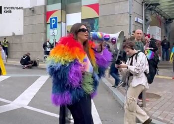 Прайд у Києві супроводжувала акція “захисників сім’ї та дітей”. Фото