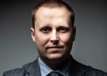 Суд поновив справу про контрабанду, у якій підозрюваною є сестра керівника підрозділу НАБУ Скомарова – ЗМІ