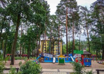 В ірпінських парках оновлюють зони для дітей