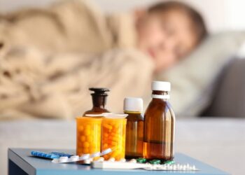 В Україні завершився епідсезон: людей хворіло менше, кількість випадків COVID-19 знизилася в 7,4 раза