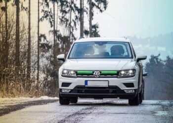 Вчені запропонували обладнати автомобілі передніми гальмівними вогнями – Автоновини