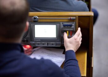 Верховна Рада ухвалила законопроєкт про множинне громадянство в Україні