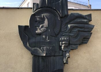 Барельєф Спартака зі стадіону на Кирилівській відреставрують у Києві | ПРО ГОЛОВНЕ