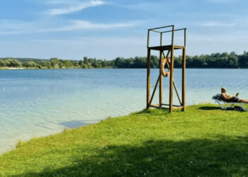 Блакитне туристичне озеро: де розташовані “Київські Мальдіви”