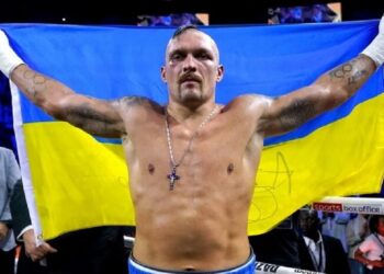 Боксер Олександр Усик вдруге став абсолютним чемпіоном світу в суперважкій вазі