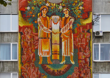 Червоний — радянщина. У Львові продовжують руйнувати декомунізовані мозаїки. Все через колір. | ПРО ГОЛОВНЕ