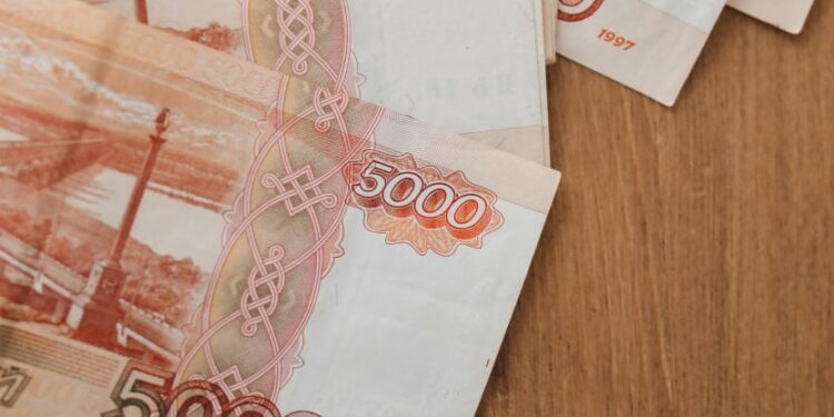 Дефіцит бюджету РФ за пів року майже досяг річного плану |