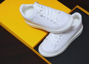 Як доглядати за кросівками з білої шкіри без агресивної хімії