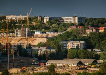 Кияни просять скасувати забудову біля Ботсаду Гришка й створити сквер | ПРО ГОЛОВНЕ