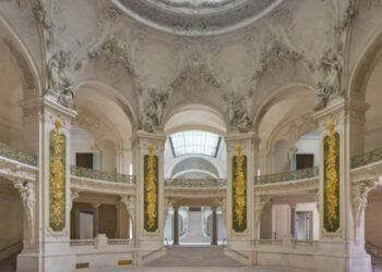 “Мулен Руж” знову з вітряком: кабаре запрацювало у первісному вигляді | ПРО ГОЛОВНЕ