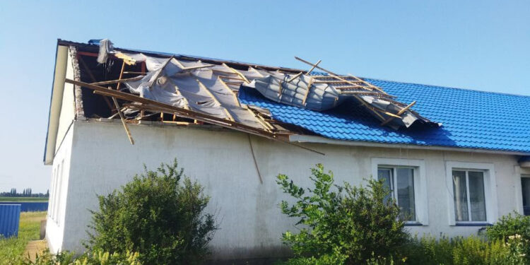 Негода пошкодила десятки будинків у Згурівській громаді: постраждалі можуть отримати допомогу