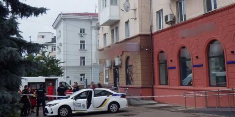Поки сім’я спала, з вікна багатоповерхівки в Житомирі випала шестирічна дитина