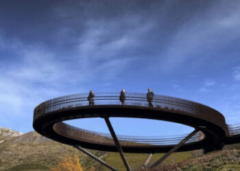 “Собор звуку” з гітар у Манчестері: як вітер створює музику  | ПРО ГОЛОВНЕ