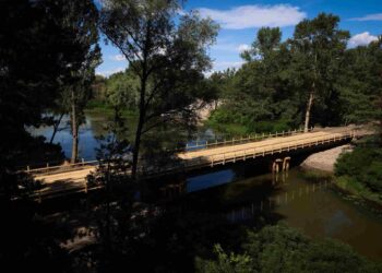 У Лебедівці триває будівництво тимчасового мосту