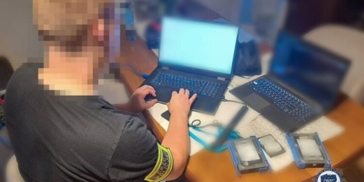У Польщі затримали 18-річного хакера, який працював на росію – СВІТ