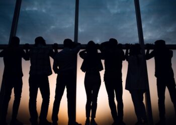 У Росії випускники співали про Бандеру й виконували гімн України. Проти них порушили кримінальну справу