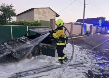 У селі Бикова Гребля згорів легковий автомобіль