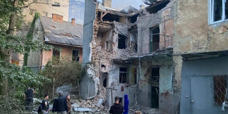 Уночі РФ масовано атакувала Україну. Пошкоджень зазнали західні області, є жертви