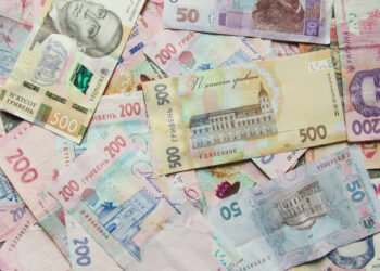 Уряд прогнозує зростання середньої зарплати: скільки українці зароблятимуть до 2028 року |